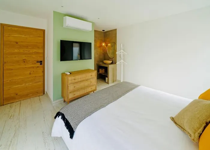 Maison Boheme Au Bord De L\'Eau