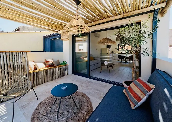 Maison Boheme Au Bord De L\'Eau